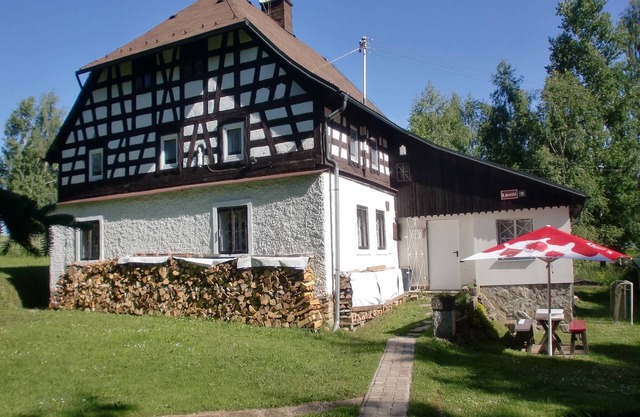 Idyllisches Ferienhaus Jindrichovice in Waldnähe