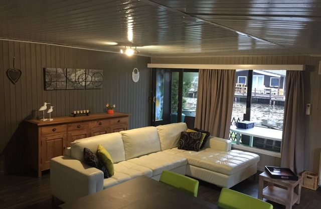 Chalet im Park mit Angelteich
