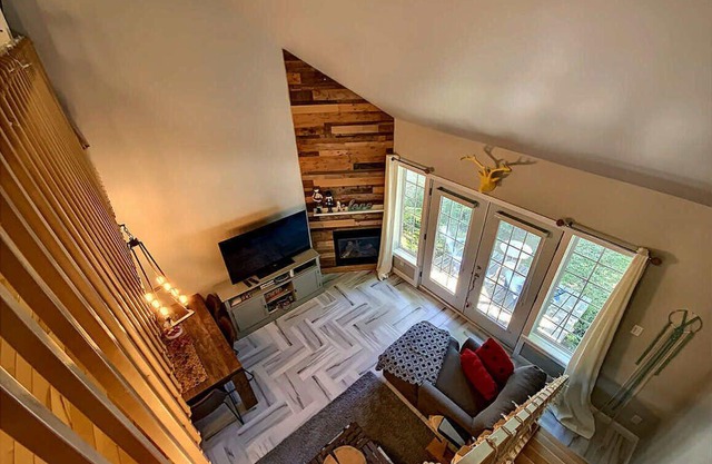 Chalet in the heart of the Mont-Édouard ski slopes -ski in, ski out