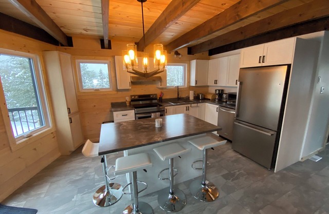 Chalet in the heart of the mountains - 800m from Mont Edouard; 10km from the Saguenay Fjord