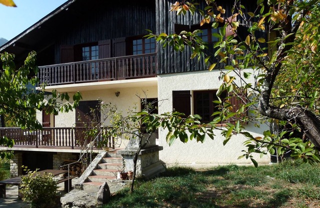 Chalet im Mercantour Park mit schöner Terrasse und großem abgeschlossenem Grundstück