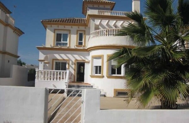 Chalet in der ersten Reihe am Strand mit herrlichem Meerblick