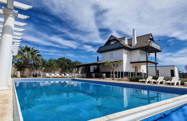 Chalet Independiente con Piscina en Montoro