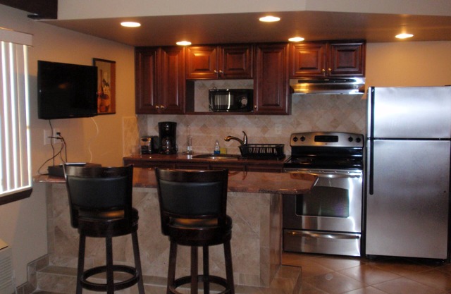 Chalet Inn & Suites Centerport