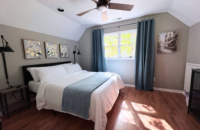 Peaceful cottage close to Furniture Market, HPU, and High Point Greenway