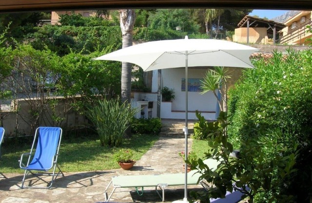 Chalet in Cala Mazzo in Sciacca, Zingaro reserve and village of Scopello.