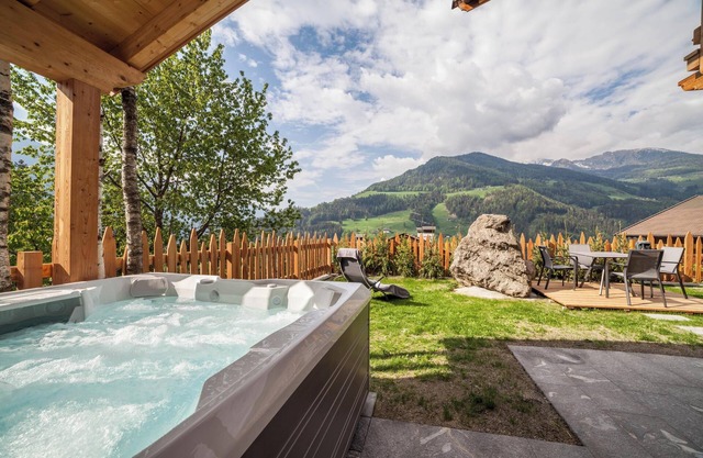 Bergchalet 'Heidi und Peter' mit Bergblick, Sauna, Whirlpool, Garten und WLAN