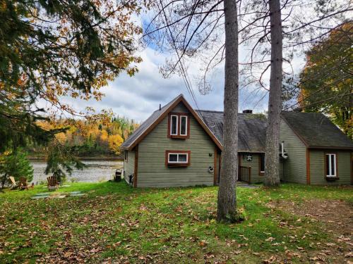 Chalet L'Apéro des Chutes - Spa, détente & nature au bord de l'eau en Mauricie