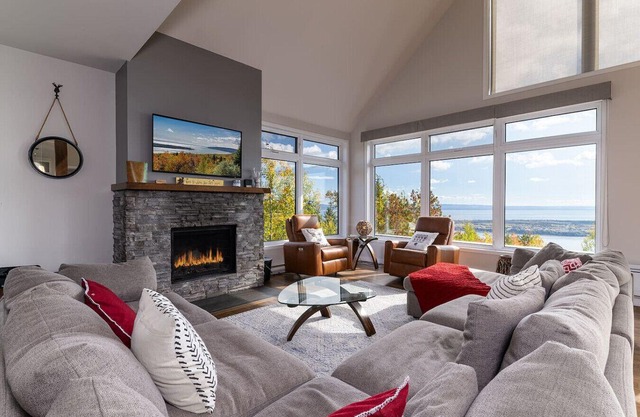 Chalet La Panoramique – Elegance, Stunning River Views & Private Spa