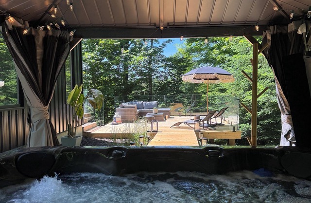 Scandinavian chalet | Hot Tub, Fireplace, 7min Ski