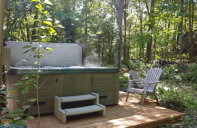 Chalet Le Charmant Boisé mit Wellnessbereich