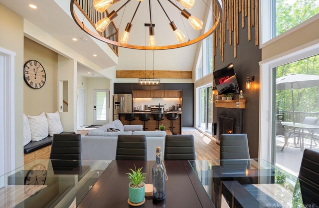 Chalet Le Silverson | Private Spa | Fireplace | Game Room, Chalet Le Silverson | Hot tub | Fireplace