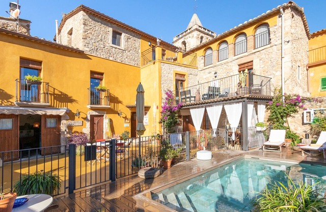 Chalet "Les Cases de Cal Pastor" with Mountain View, Shared Pool & Wi-Fi