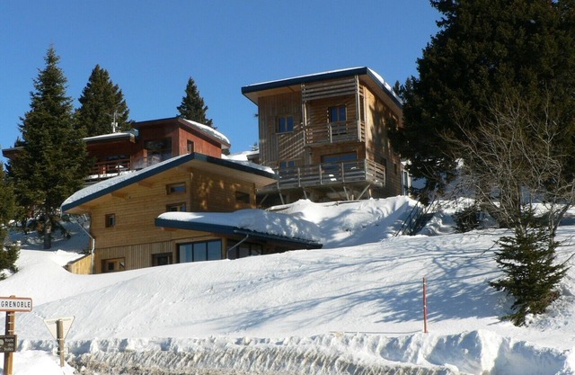 Chalet Les Trappistes in Chamrousse 1750m