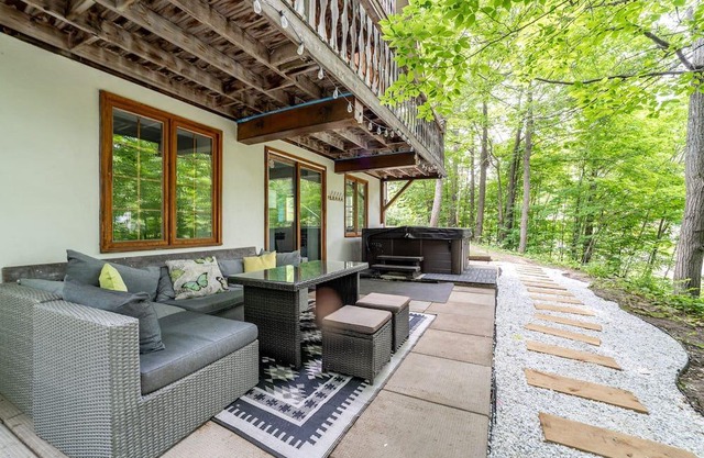 Chalet Mont Cascades w/ Spa & Fibre Optic Internet