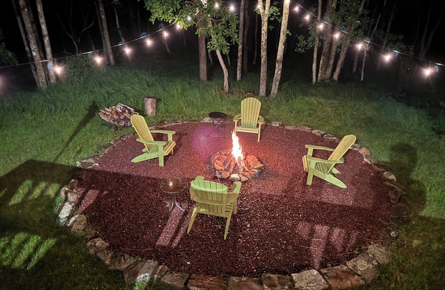 Chalet near Breweries, Wineries, Outlets, Raceway & Water Parks PET FRIENDLY!