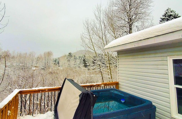 Chalet near Massif and Mont Ste-Anne