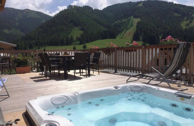 Chalet mit Sauna und Hot Tub an der Skipiste