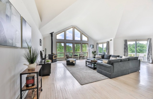Chalet near Windham w/ hot tub
