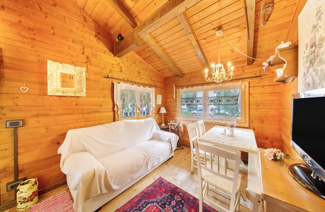Chalet 'Orserose I Fus' mit Bergblick, Gemeinschaftsterrasse und WLAN