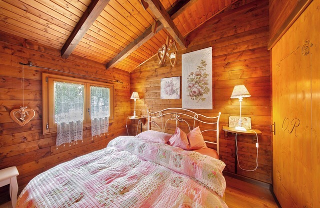 Chalet 'Orserose Al Vant' mit Bergblick, Gemeinschaftsterrasse und WLAN