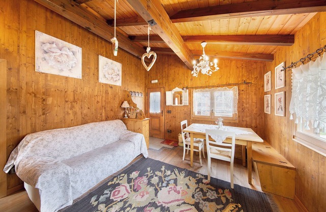 Chalet 'Orserose I Masenin' mit Bergblick, Gemeinschaftsterrasse und WLAN