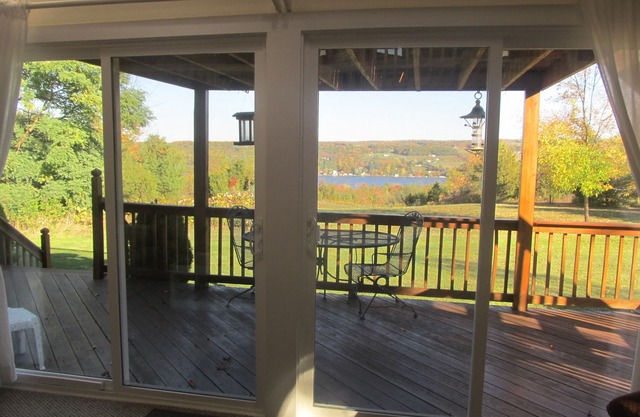 Chalet mit Blick auf den Keuka-See im Herzen von Wine Country