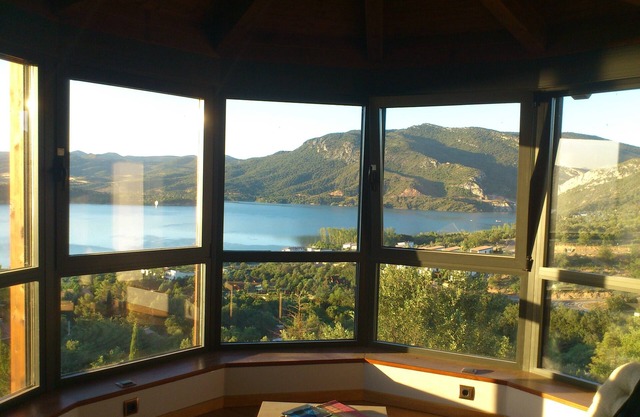 Chalet Para Familias Cerca de Graus. Fantásticas Vistas al Lago y al Pirineo