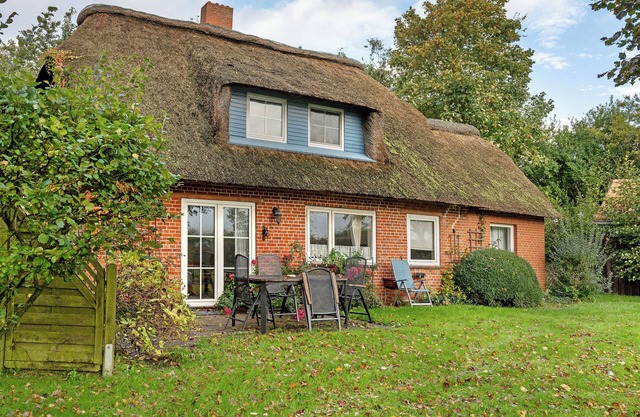 Chalet 'Reetdachchalet' mit privater Terrasse und eigenem Garten