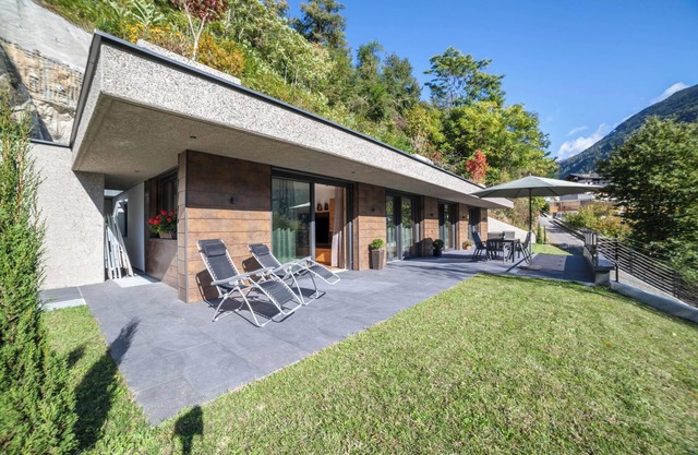 Chalet "Residenz - Riad" mit Bergblick und Whirlpool bei Meran
