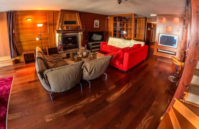 SPACIOUX CHALET DIRECTLY ON THE SLOPES for 17 persons