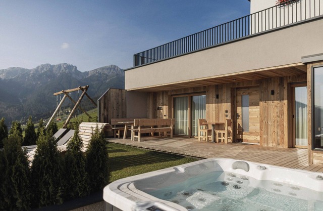Chalet 'Rueper Hof Ruipa' mit Whirlpool, privater Terrasse und WLAN