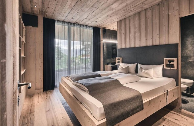 Chalet 'Ruhiges Waldchalet' mit Bergblick, privater Terrasse und WLAN