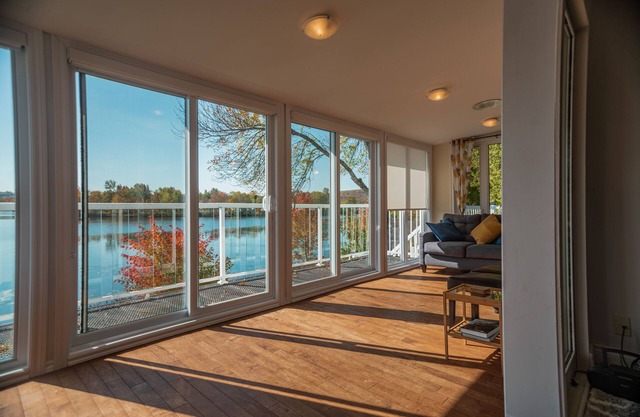 Chalet sur le bord de l'eau | spa avec vue sur l'eau