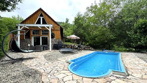 Chalet Stahl - Ferienhaus mit Pool