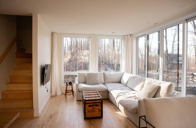 Chalet Style Scandinave en Estrie Avec spa et Accès au lac !