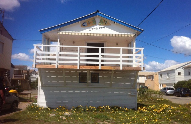 TRADITIONELLES CHALET AM MEER.