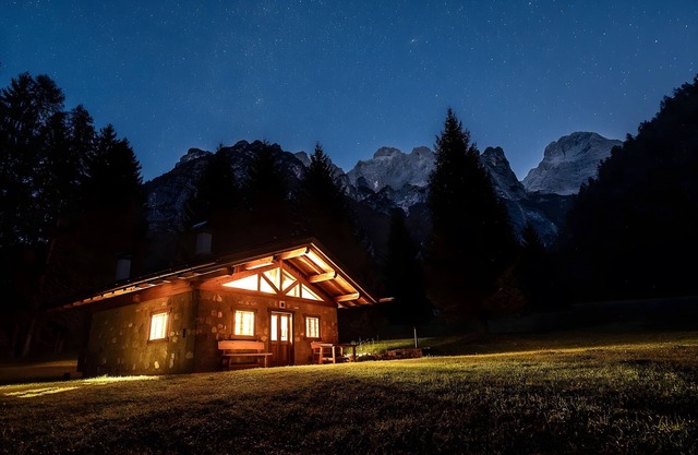 Chalet 'Valon - Alpine Hideaway' with Mountain View and Private Garden