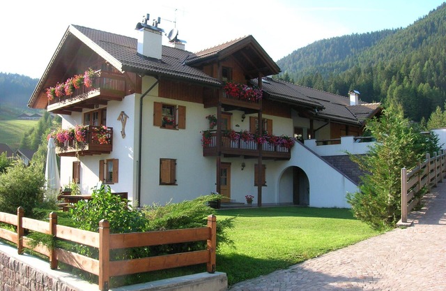 Chalet Villa Rita - Erdgeschosswohnung mit privatem Garten und Terrasse