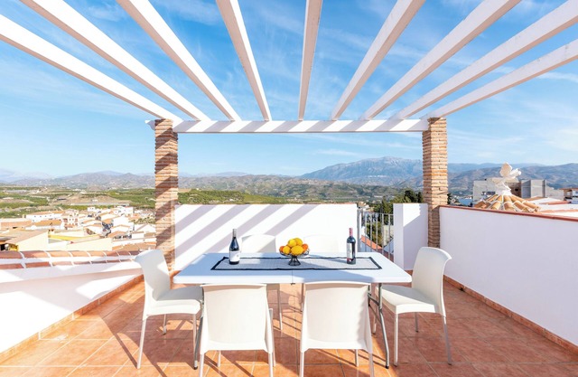 Chalet 'Villa Cañete' mit Bergblick, Terrasse, Jacuzzi und WLAN