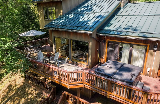 Chalet w/ Hot Tub & Sauna Near Holiday Valley