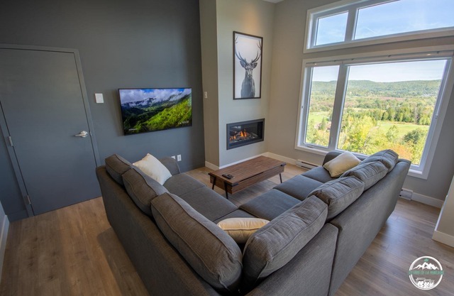 Chalet with fireplace and mountain spa, golf view