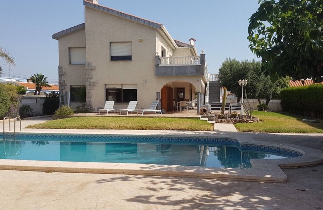 CHALET WITH PRIVATE POOL 8 PERS. 100 M. BEACH IN VINAROS
