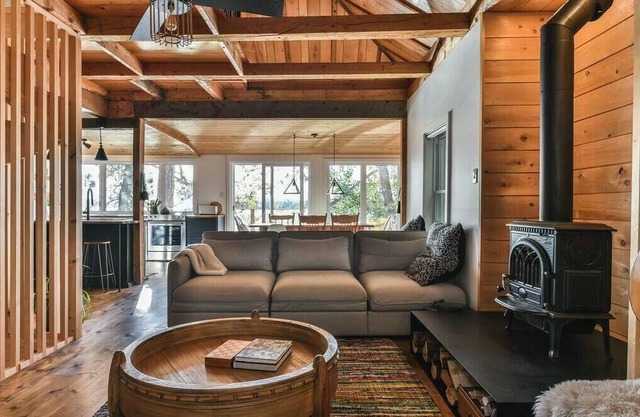 Chalet with unique Sauna on Brome Lake