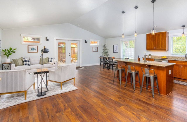 Chambers Bay-Tacoma | Spa, Fire Pit, Fire Place, Patio Heaters