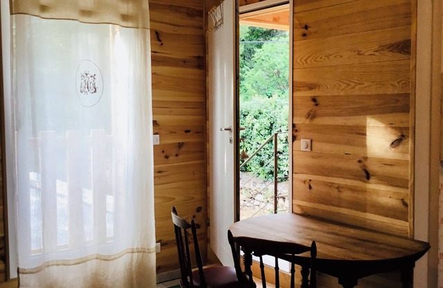 Chambre Avec Salle de Bain Privative et Jardin