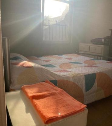 Chambre confortable lits double schaarbeek premier étage