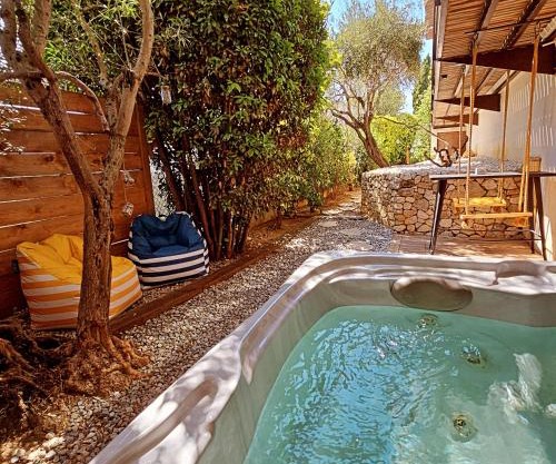 Chambre d'hôte Cigale jacuzzi et jardin privé