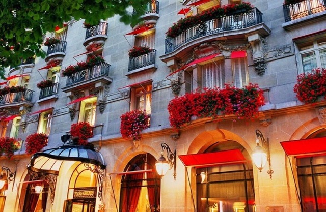 Champs Elysees-the mythical Avenue of Paris-an elegant space of 160m2