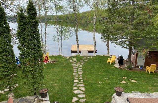 Chandos Lake Luxury Cottage